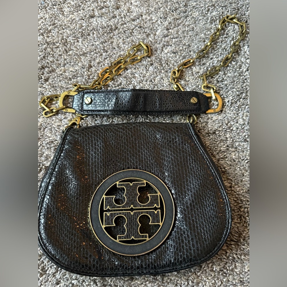 🐍Tory Burch shiny black on black Snake Print crossbody bag w gold accents 🐍🖤
